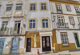Property for rent in the Historic Center of Elvas, in the heart of Praça da Républica