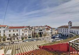 Property for rent in the Historic Center of Elvas, in the heart of Praça da Républica