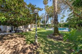 Traditional Villa with 5 Bedrooms, Pool and Private Garden – A Haven of Charm and Tranquility