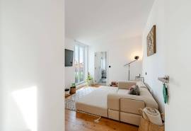 Luxury and Elegance: New 3 Bedroom Apartment with Rooftop Pool, Garage and Unique River View