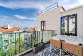 Luxury and Elegance: New 3 Bedroom Apartment with Rooftop Pool, Garage and Unique River View