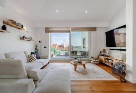 Luxury and Elegance: New 3 Bedroom Apartment with Rooftop Pool, Garage and Unique River View