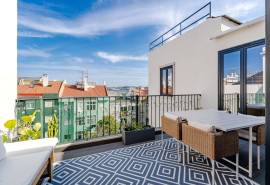 Luxury and Elegance: New 3 Bedroom Apartment with Rooftop Pool, Garage and Unique River View