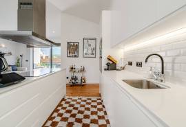 Luxury and Elegance: New 3 Bedroom Apartment with Rooftop Pool, Garage and Unique River View