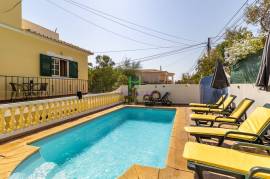 Studio for rent in Lagos, from 1 OCTOBER to 31 MARCH 2026.