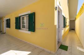 Studio for rent in Lagos, from 1 OCTOBER to 31 MARCH 2026.