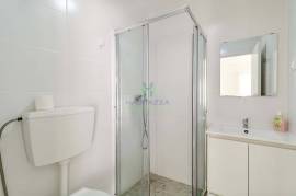 Studio for rent in Lagos, from 1 OCTOBER to 31 MARCH 2026.