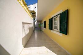 Studio for rent in Lagos, from 1 OCTOBER to 31 MARCH 2026.