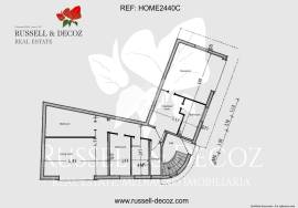Commercial property with large roof terrace near the centre of the village. Estoi.