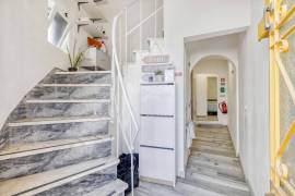 Commercial property with large roof terrace near the centre of the village. Estoi.