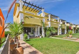 Exquiste 3 bedroom villa with garage & rooftop sea views in gated condominium with pools