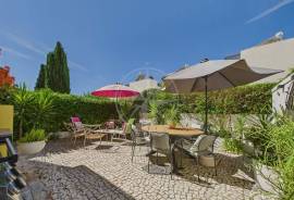 Exquiste 3 bedroom villa with garage & rooftop sea views in gated condominium with pools