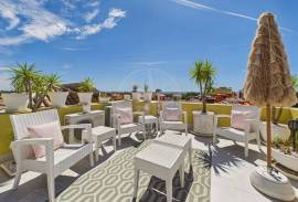 Exquiste 3 bedroom villa with garage & rooftop sea views in gated condominium with pools