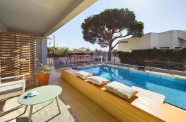 4 Bedroom Family Villa with Pool in Central Olhão Area