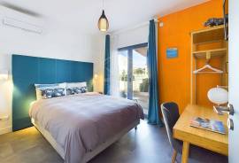 4 Bedroom Family Villa with Pool in Central Olhão Area