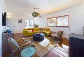4 Bedroom Family Villa with Pool in Central Olhão Area