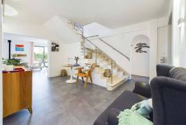 4 Bedroom Family Villa with Pool in Central Olhão Area
