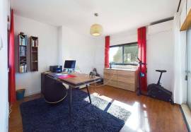 4 Bedroom Family Villa with Pool in Central Olhão Area