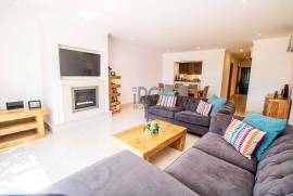 Stunning 4 bedroom Palmyra townhouse with golf and sea view