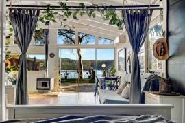 Stunning Waterfront Property For Sale on Scotland Island Sydney