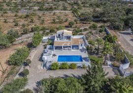 A very special villa with one of the best views in the Algarve