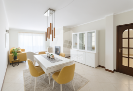 Excellent 3 Bedroom Apartment with 2 Parking Spaces and Storage in Portimão