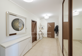 Excellent 3 Bedroom Apartment with 2 Parking Spaces and Storage in Portimão