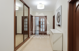 Excellent 3 Bedroom Apartment with 2 Parking Spaces and Storage in Portimão