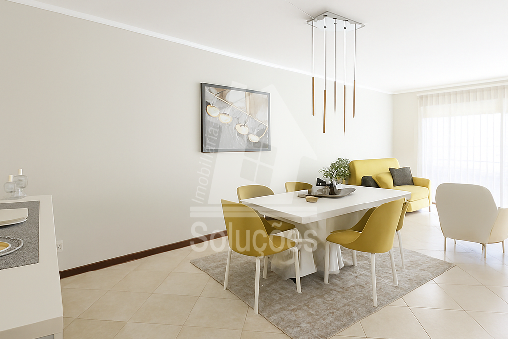 Excellent 3 Bedroom Apartment with 2 Parking Spaces and Storage in Portimão