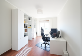Excellent 3 Bedroom Apartment with 2 Parking Spaces and Storage in Portimão