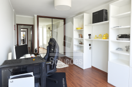 Excellent 3 Bedroom Apartment with 2 Parking Spaces and Storage in Portimão
