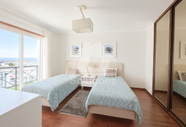 Excellent 3 Bedroom Apartment with 2 Parking Spaces and Storage in Portimão
