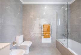 2 bedroom semi-detached house in Lagos – inserted in a gated community with swimming pool, garden and golf course