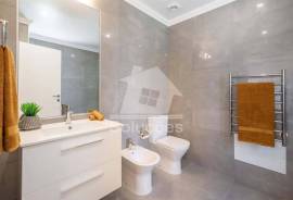 2 bedroom semi-detached house in Lagos – inserted in a gated community with swimming pool, garden and golf course