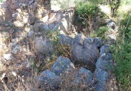 Land with Ruins to Renovate – Near Loulé