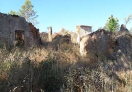Land with Ruins to Renovate – Near Loulé