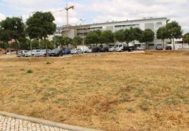 Land intended for urban housing construction located in the Vale de Ras Urbanization in Loulé