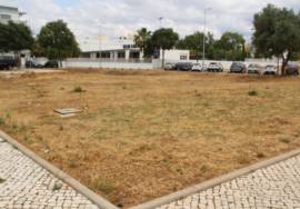 Land intended for urban housing construction located in the Vale de Ras Urbanization in Loulé