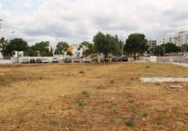Land intended for urban housing construction located in the Vale de Ras Urbanization in Loulé