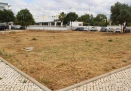 Land intended for urban housing construction located in the Vale de Ras Urbanization in Loulé