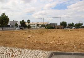 Large plot of land located in the Vale de Ras Urbanization in Loulé intended for Commercial Space or for the construction of a Hotel.