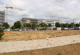 Large plot of land located in the Vale de Ras Urbanization in Loulé intended for Commercial Space or for the construction of a Hotel.