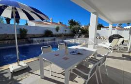 Algarve, Carvoeiro para venda, moradia T4 com piscina, localizado nas Sesmarias, perto da praia de Carvoeiro e de Ferragudo