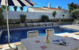 Algarve, Carvoeiro para venda, moradia T4 com piscina, localizado nas Sesmarias, perto da praia de Carvoeiro e de Ferragudo