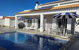 Algarve, Carvoeiro para venda, moradia T4 com piscina, localizado nas Sesmarias, perto da praia de Carvoeiro e de Ferragudo