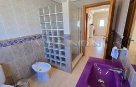 Algarve, Carvoeiro para venda, moradia T4 com piscina, localizado nas Sesmarias, perto da praia de Carvoeiro e de Ferragudo