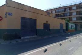 Industrial warehouse for sale in Villena, Barrio La Constancia – Great residential potential