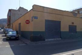 Industrial warehouse for sale in Villena, Barrio La Constancia – Great residential potential
