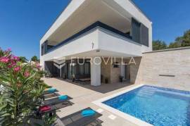 Medulin, Istria: Luxury Modern Villa, 200m² NKP, Near Sea and Beaches