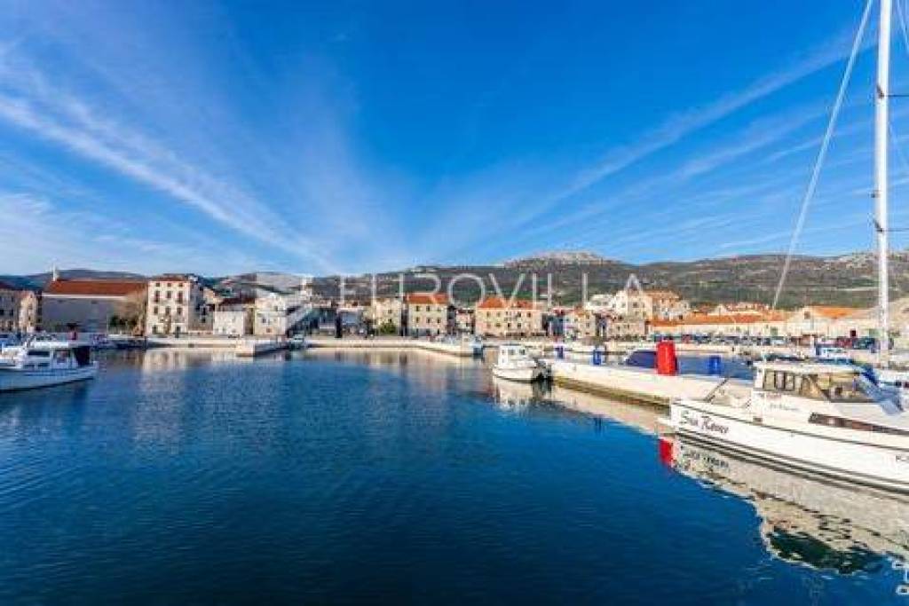Kaštela penthouse with sea view, three-bedroom apartment 148.6 m2, garage for two cars
